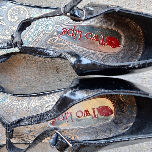 Vintage Never Worn "Two Lips" Patent Leather Ankle Strap Peekaboo Toe Pumps - Picture 3 of 6